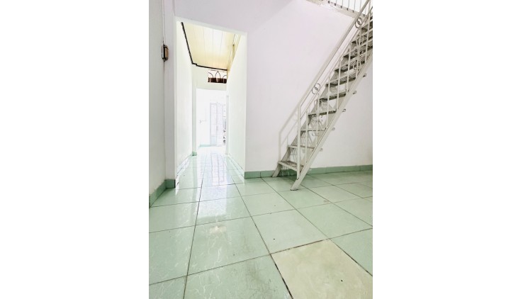 Sát Mặt Tiền Giá 3.45 Tỷ, 4x12 Vuông Vức, Hẻm Oto, Vị Trí Trung Tâm Hiệp Thành – Quận 12.